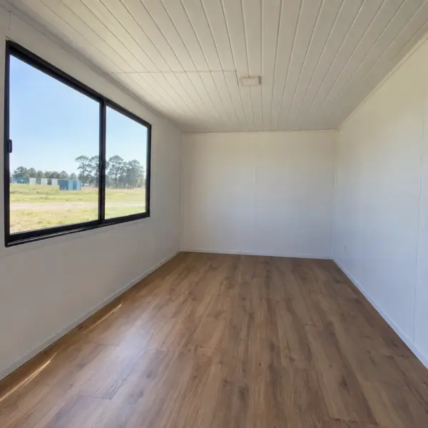 Ilustración: Casa contenedor llave en mano, interior vacío de casa contenedor